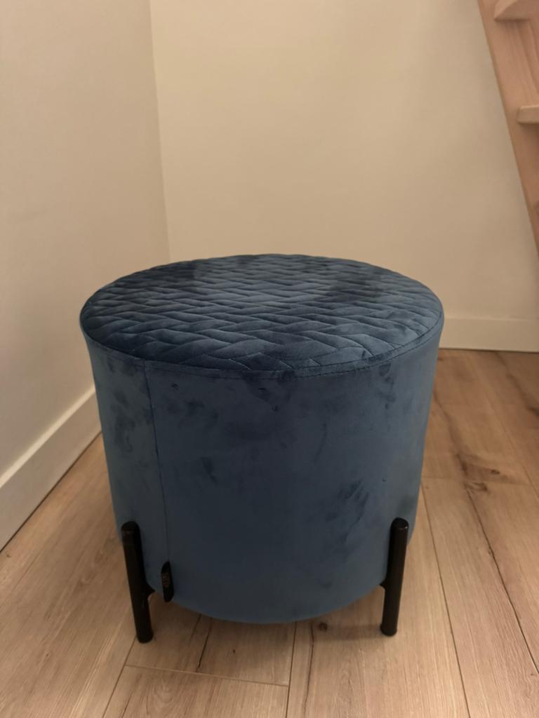 Pouf bleu en parfait état, Rond, Comme neuf, Enlèvement, 50 à 75 cm