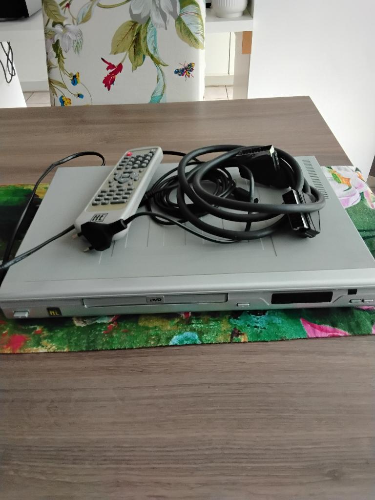 Dvd speler moet sbel weg  vandaag ophalen 25 euro, Audio, Tv en Foto, DVD spelers, Ophalen, Gebruikt, Dvd-speler