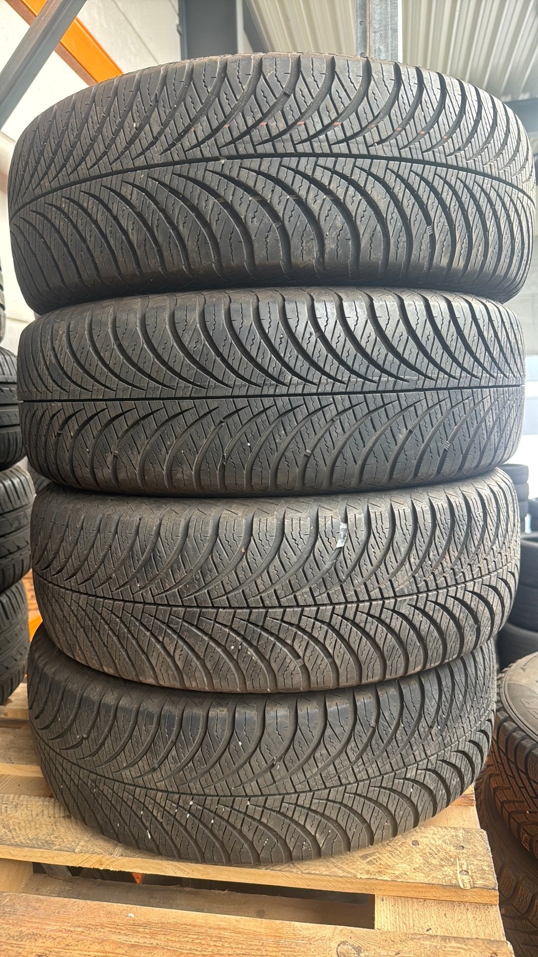 1956515 195/65/15 195/65R15 4season merk Goodyear, Ophalen