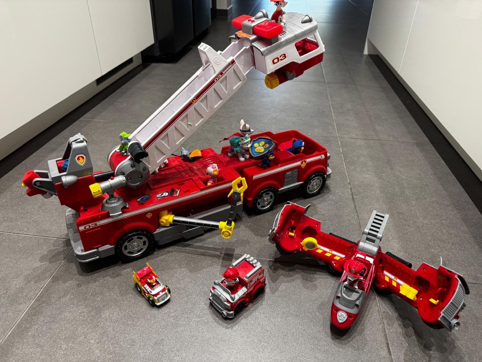 Paw Patrol Marshall Ultimate Rescue – grote brandweerwagen +, Kinderen en Baby's, Ophalen