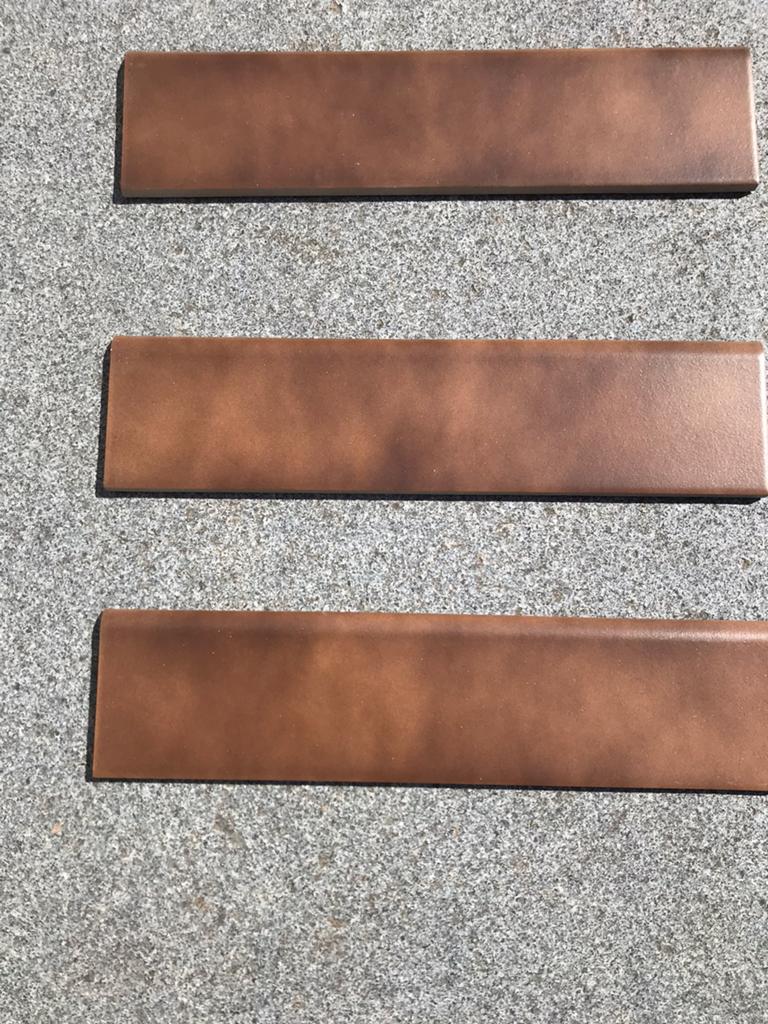3 plinthes brunes, Bricolage & Construction, Enlèvement, Plinthes