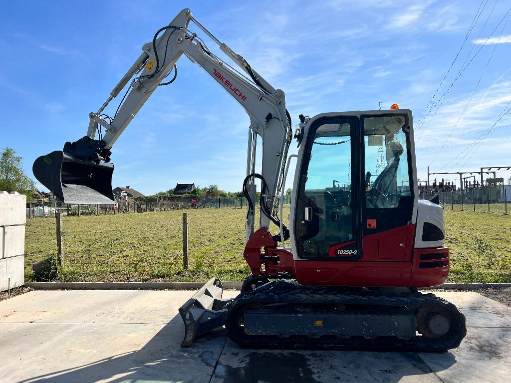 Takeuchi TB250-2 minigraver nieuwstaat, Ophalen, Graafmachine