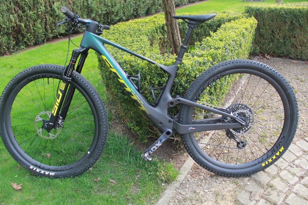 Fully MTB : scott spark RC Worldcup maat: medium, Fietsen en Brommers, Fully, 49 tot 53 cm, Zo goed als nieuw, Schijfrem