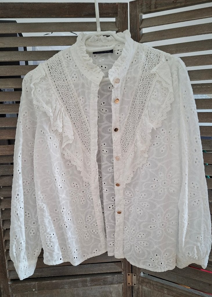 Chemisier blanc en dentelle. T38, Vêtements | Femmes, Enlèvement, Comme neuf