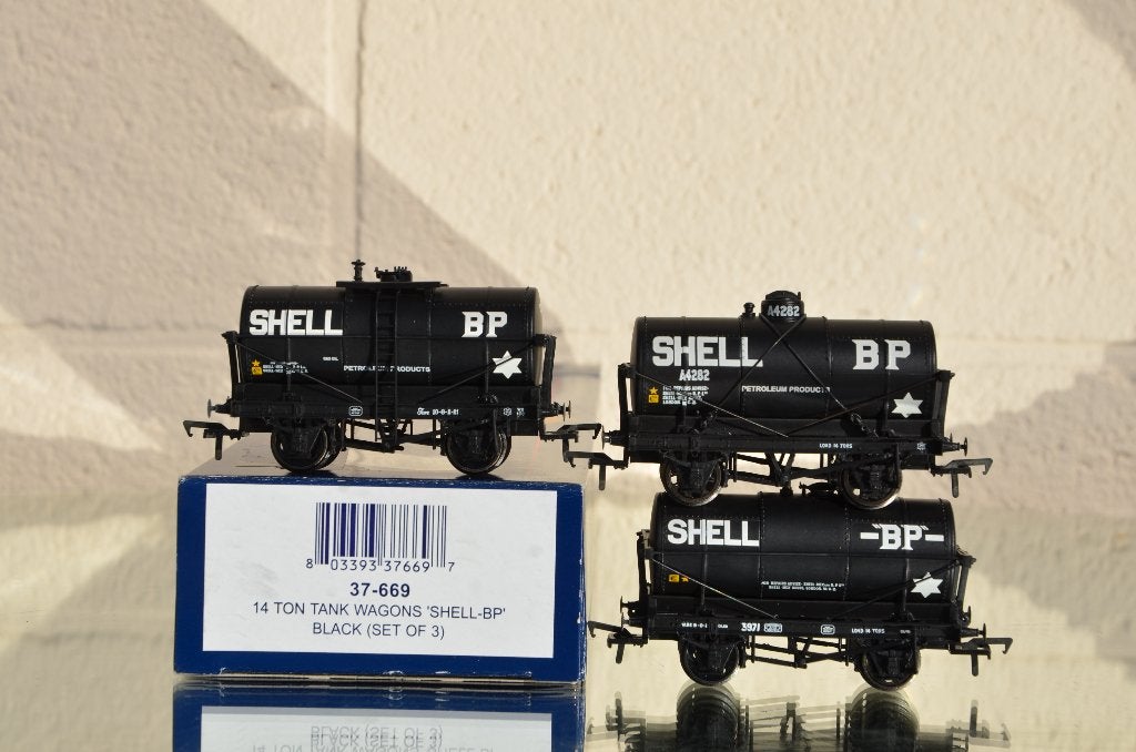 HO-Bachmann-37-669- 3 tankwagens-Shell-BP-NEM-doos, Hobby en Vrije tijd, Ophalen of Verzenden, Nieuw, Bachmann