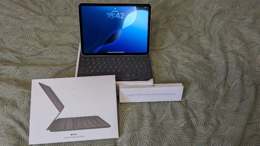 iPad Air 5 (M1) 256 Go + Magic Keyboard + Apple Pencil 2, Neuf, Gris, Apple iPad Air, 10 pouces