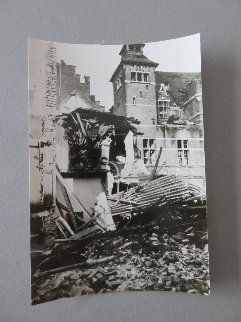 repro foto WO2 1944 V-Bom inslag Durletstraat Tehuis Wezen, Verzamelen, Foto's en Prenten, Foto, Ophalen of Verzenden, Zo goed als nieuw