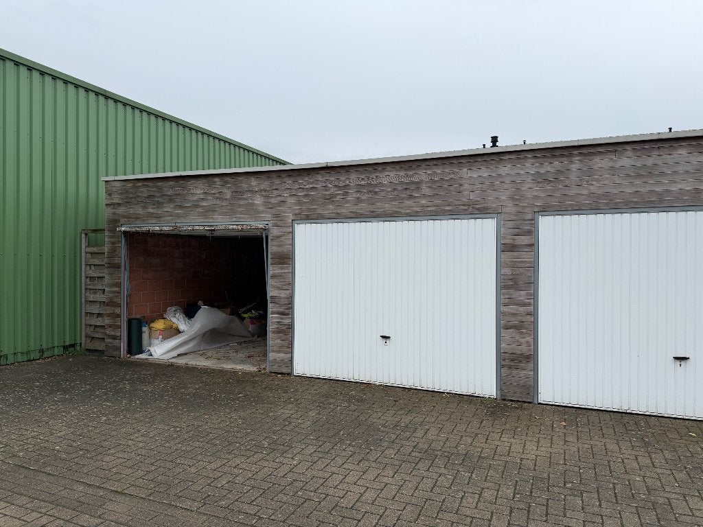 Ruime garagebox te huur in 2547 Lint, met afstandsbediening, Immo