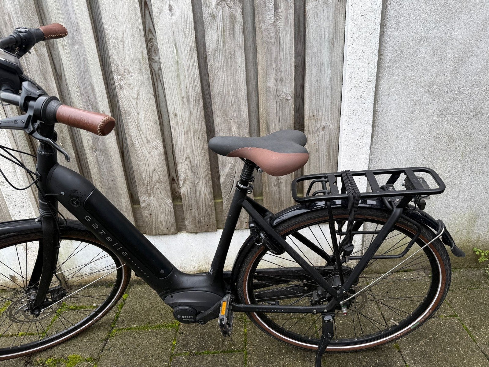 Gazelle Grenoble C8 2023 - 3400KM - 500 Watt - Met Lader, Fietsen en Brommers, Ophalen, Zo goed als nieuw, 51 tot 55 cm, 50 km per accu of meer
