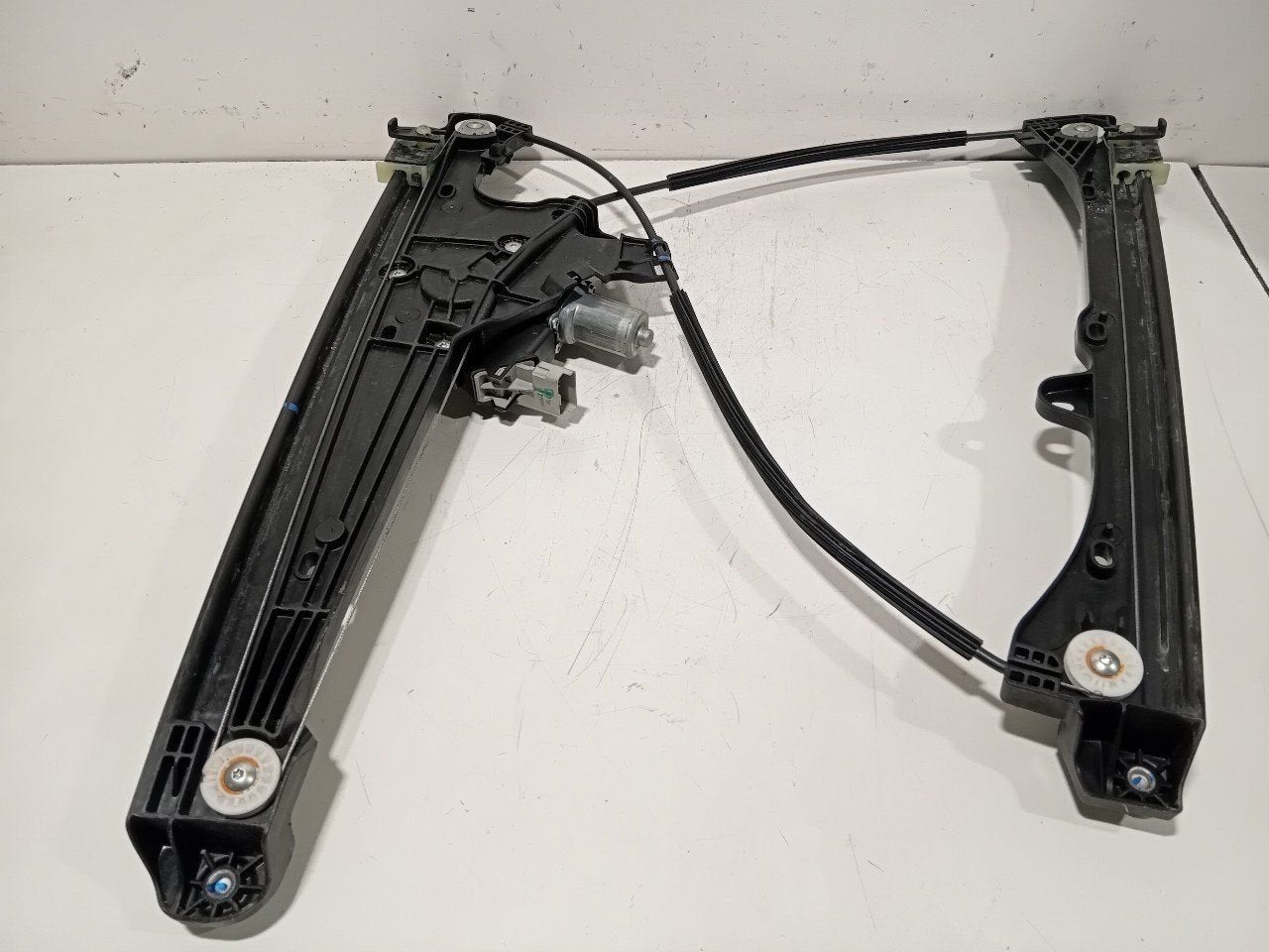 Raammechaniek elektrisch links voor Renault Austral, Onderdelen@venauto.nl, Van der Ven Autorecycling B.V., Gebruikt, Ettenseweg 76, 4706 PB Roosendaal, The Netherlands