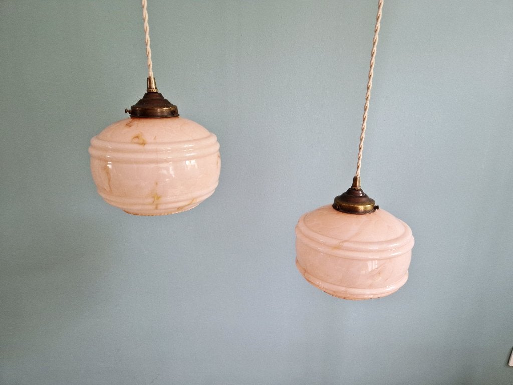 Paire de suspensions Art Déco en opaline marbrée rose, Antiquités & Art, Enlèvement ou Envoi