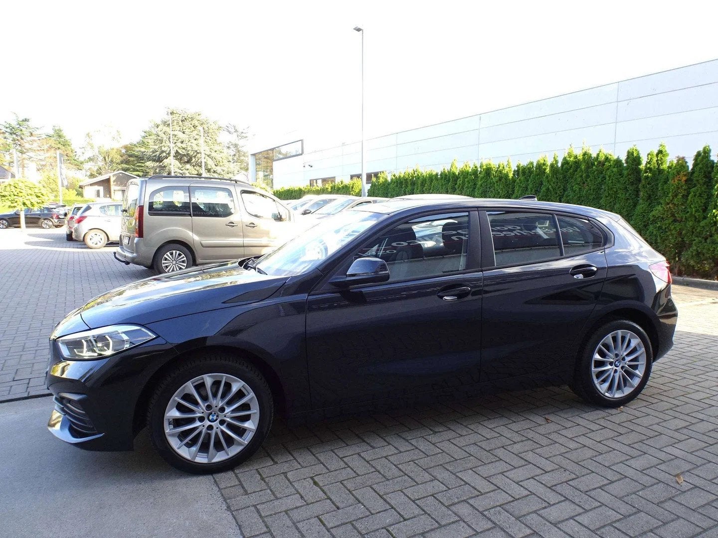 BMW 1 Serie 118 iA 5d. CARPLAY,CAMERA,FULL LED,VIRTUAL,CRUIS, Auto's, Gebruikt, 136 pk, Zwart, Bedrijf
