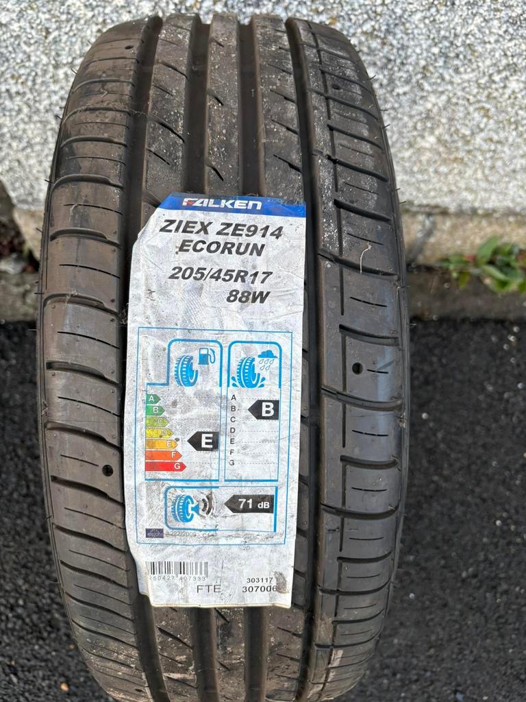Pneu NEUF Falken Ziex ZE914 - 205/45 R17 88W (Été), Auto-onderdelen, Overige Auto-onderdelen, Nieuw, Ophalen