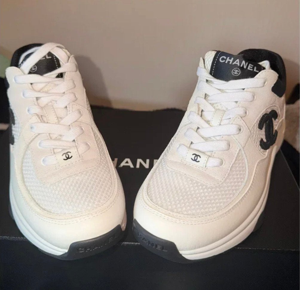 Chanel zwart-witte sneakers, Kleding | Dames, Schoenen, Ophalen of Verzenden, Zo goed als nieuw, Wit