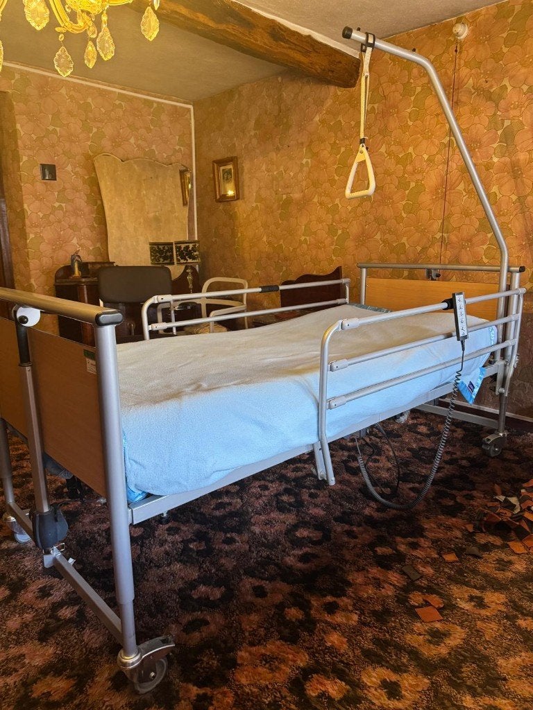 Lit médicalisé électrique complet avec télécommande, Enlèvement, Utilisé