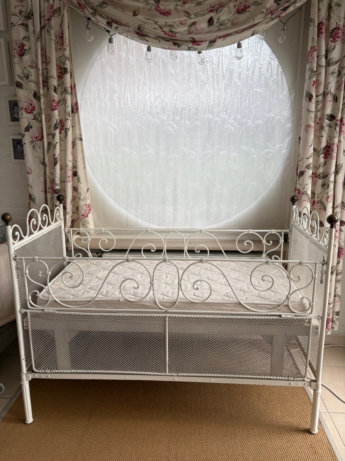 Antiek smeedijzeren bed-bank met commode, Antiquités & Art, Enlèvement