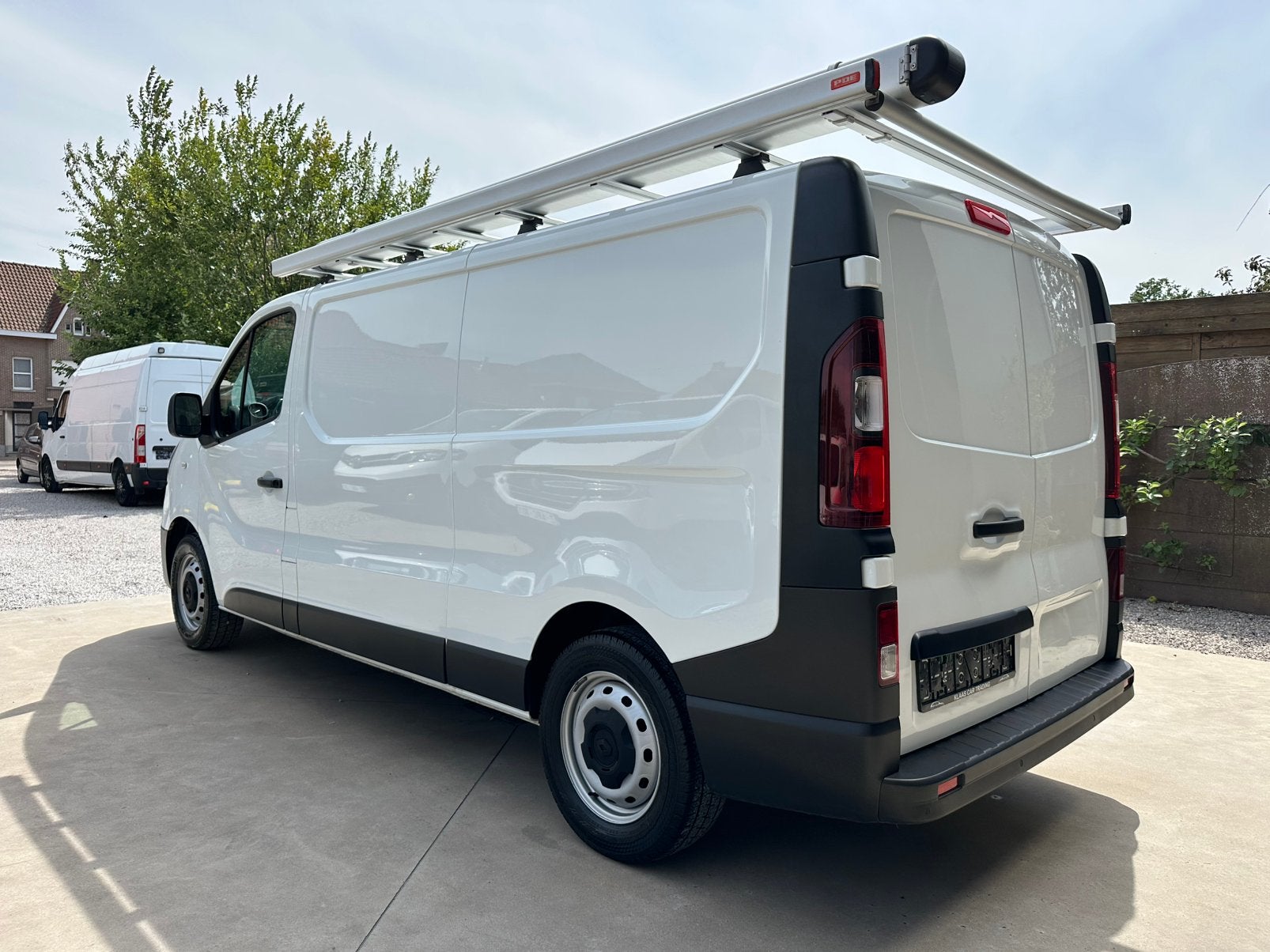 Trafic L2 / 2.0 diesel / dakrek / 60000km, Voorwielaandrijving, Dealer onderhouden, Stof, 4 cilinders