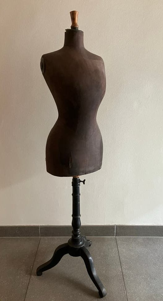 Mannequin ancien à taille de guêpe, Antiquités & Art, Enlèvement, Femmes