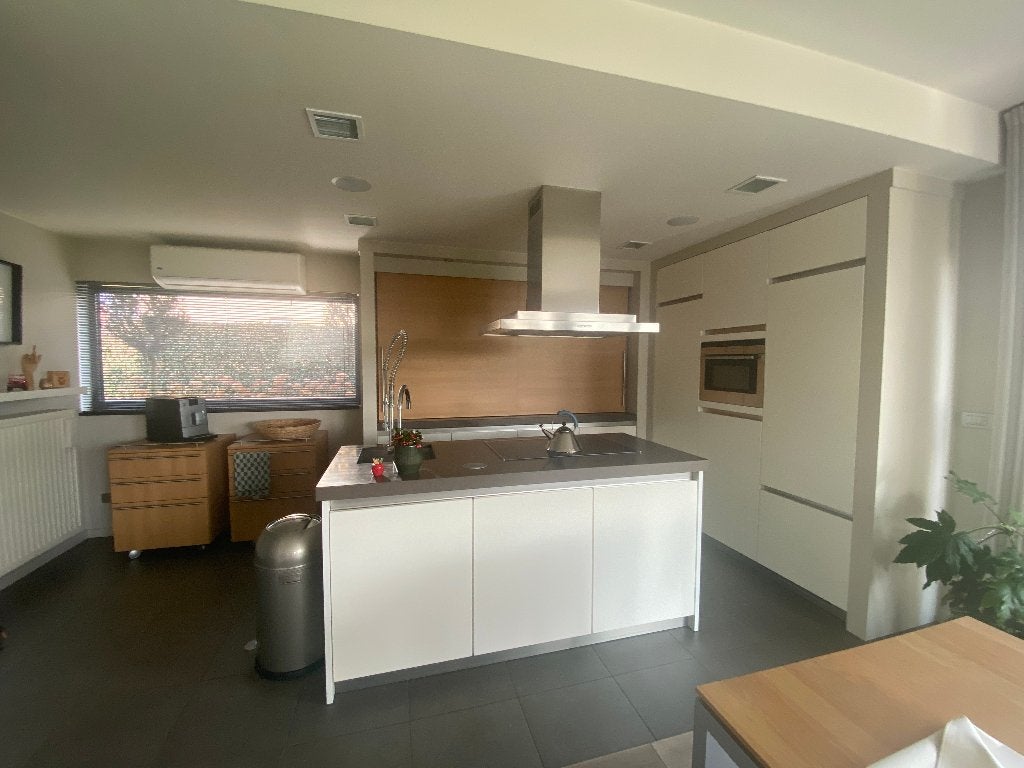complete tijdloze keuken met kookeiland en 5 toestellen, Huis en Inrichting, Keuken | Complete keukens, Ophalen, Gebruikt, Wit