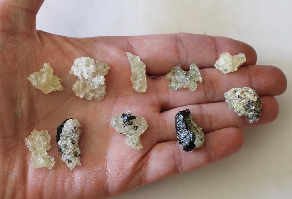 10x OPALE HYALITE d'Erongo en NAMIBIE RA et UV, Enlèvement ou Envoi, Minéral