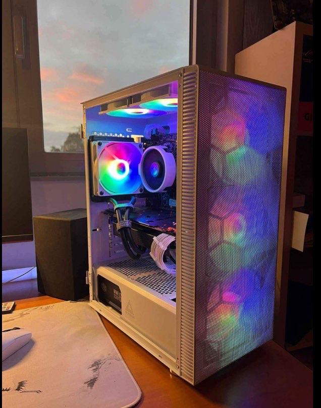 Pc te koop wegens geen gebruik, ik spaar voor een auto., Computers en Software, Desktop Pc's, Zo goed als nieuw, Ophalen
