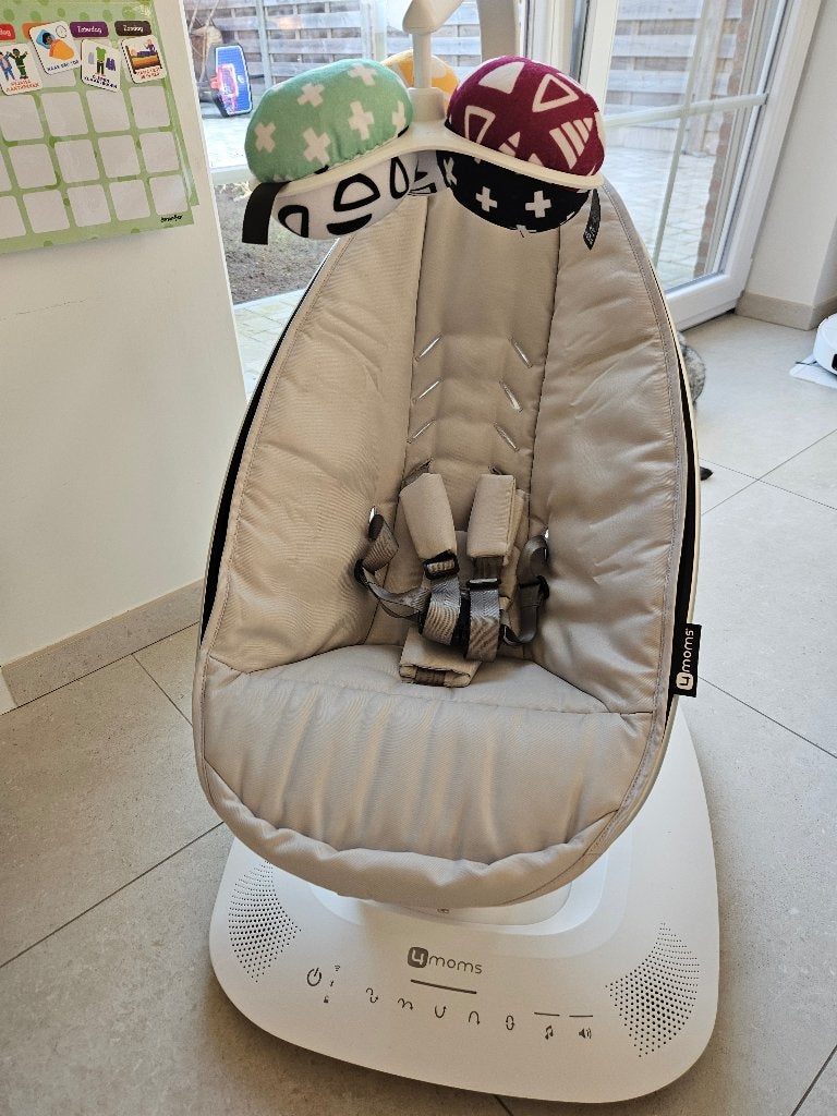 4moms mamaroo 5, Kinderen en Baby's, Wipstoeltjes, Zo goed als nieuw, Schommelstoel, Overige merken, Met gordel(s) of riempje(s)