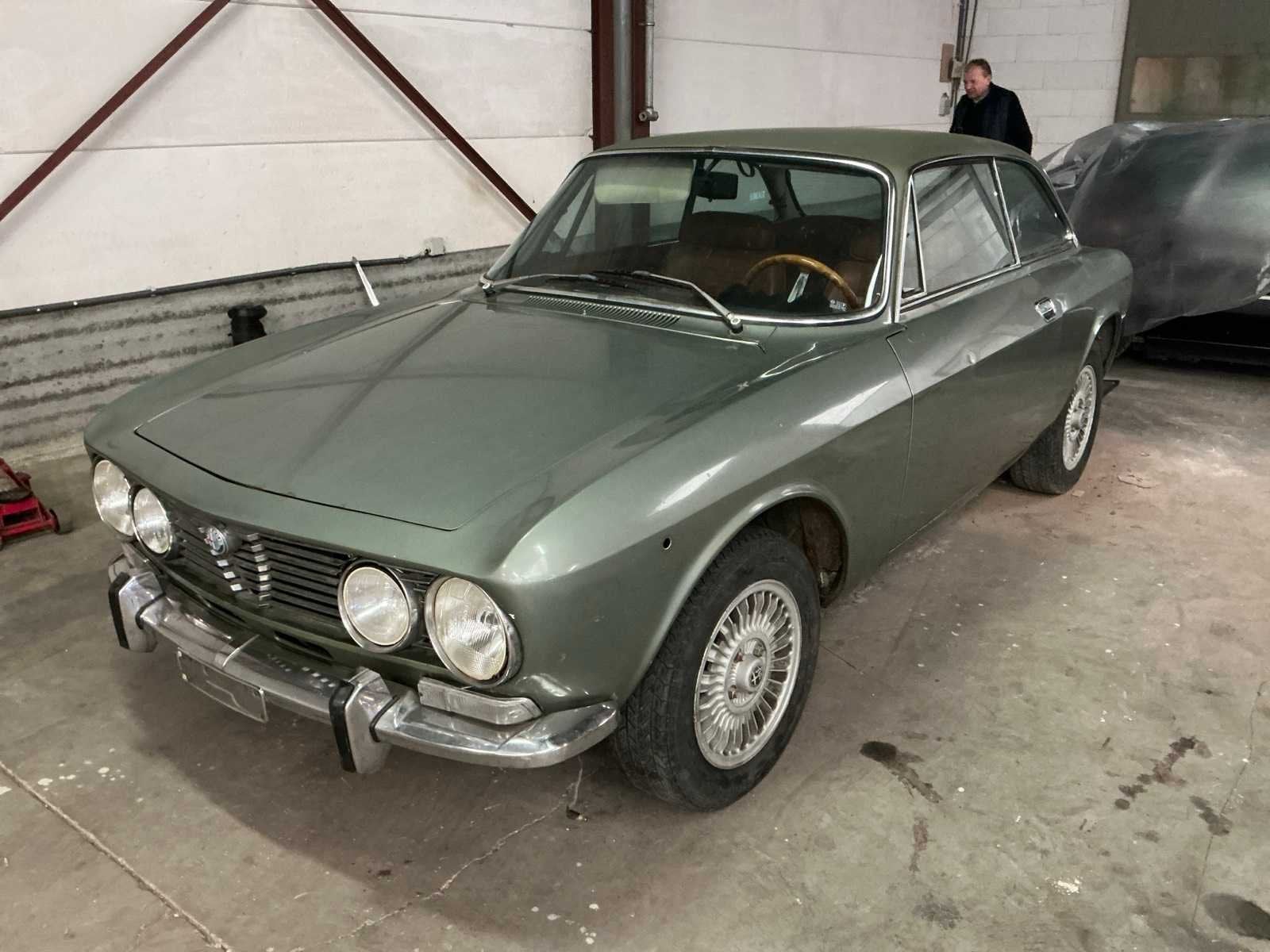 Alfa Romeo Bertone 2.0 Veloci Oldtimer 1974 (projet de resta, Autos, Achat, Entreprise, Boîte manuelle, Autre carrosserie