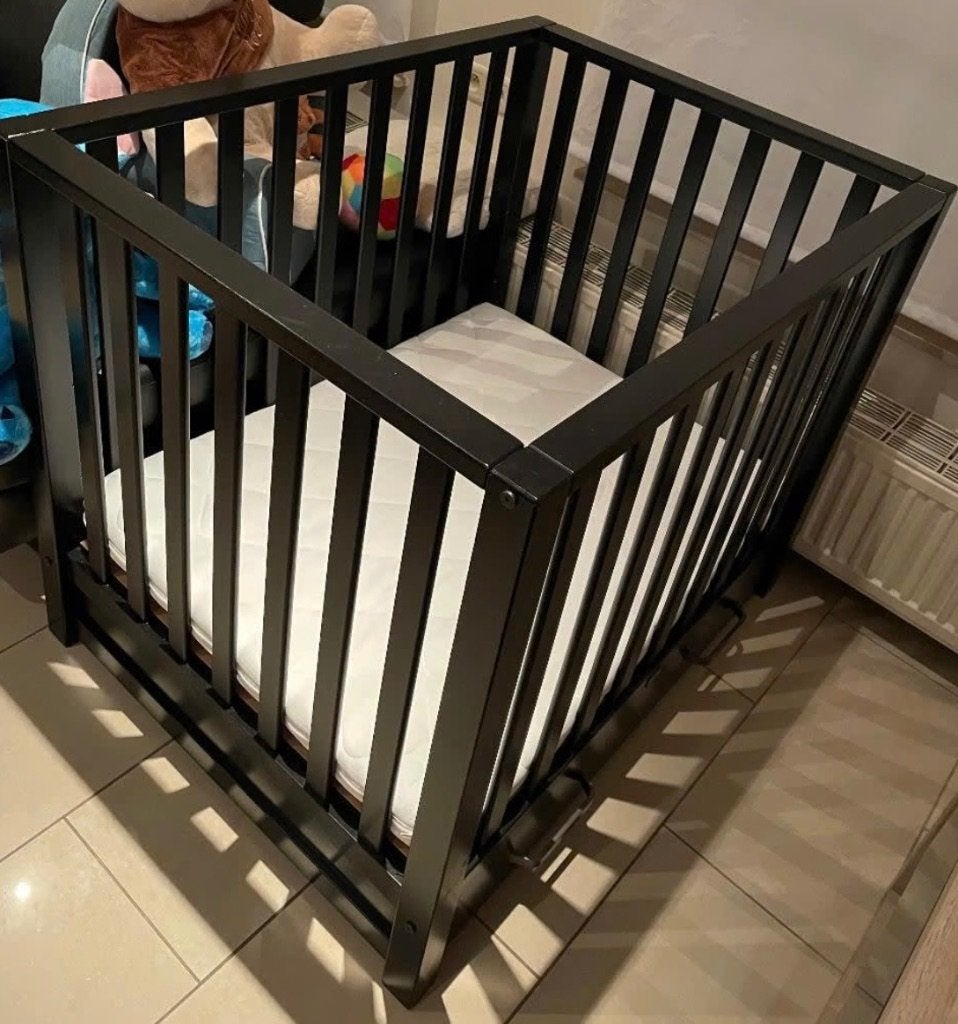 Zwart babypark TWF met lade in goede staat, Kinderen en Baby's, Babyparken, Gebruikt, Rechthoekig, In hoogte verstelbaar, Boxkleed