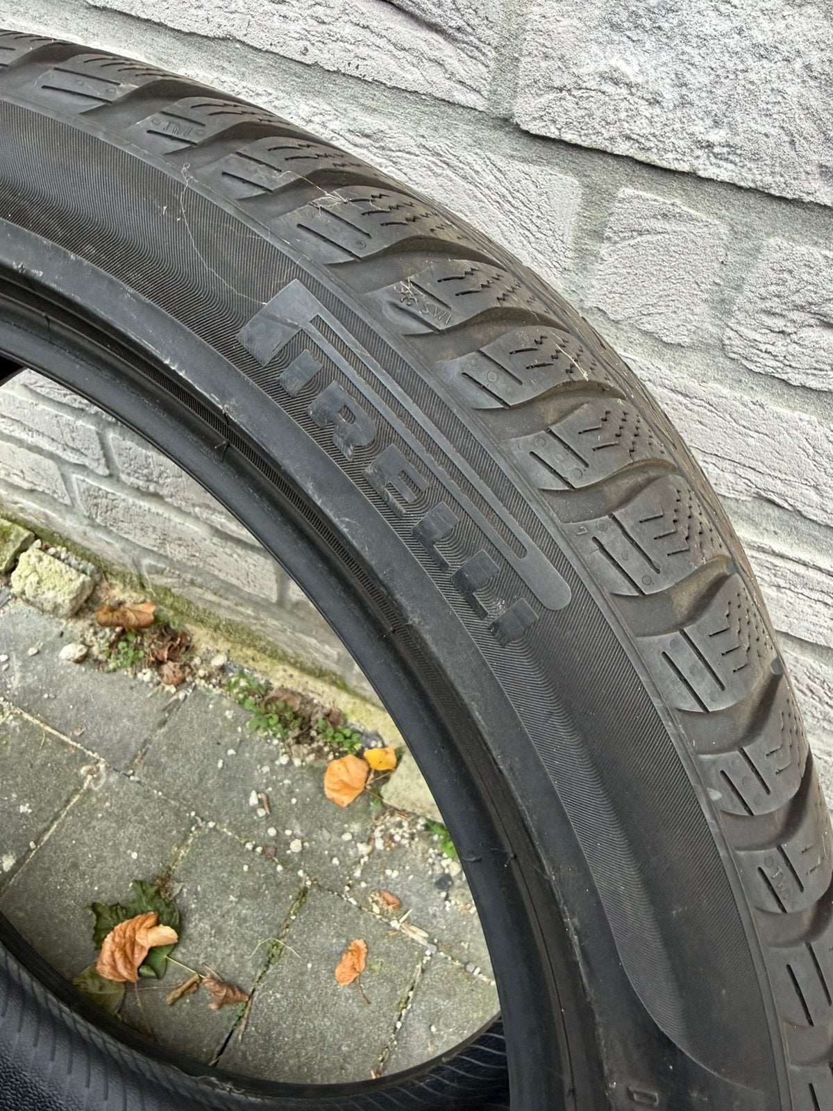 Pneu pirelli 225/45/18 hiver, Autos : Pièces & Accessoires, Enlèvement
