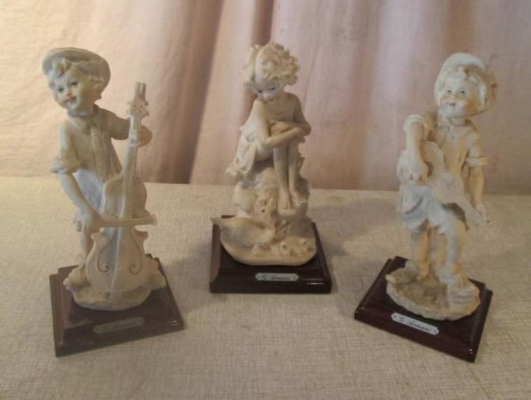 3 magnifiques statues - Capodimonte - Giuseppe Armani  19 cm, Enlèvement ou Envoi, Marqué, Statue