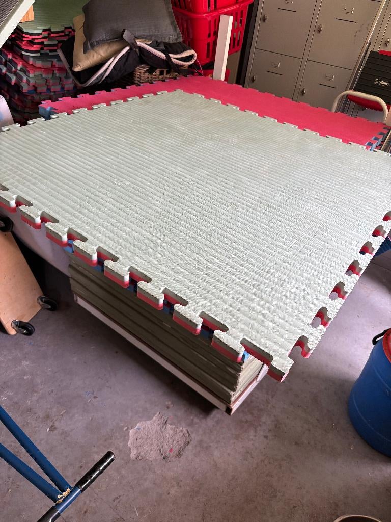 puzzelmatten 16 stuks 100 x 100 x 3 cm zeer mooi, Ophalen, Zo goed als nieuw