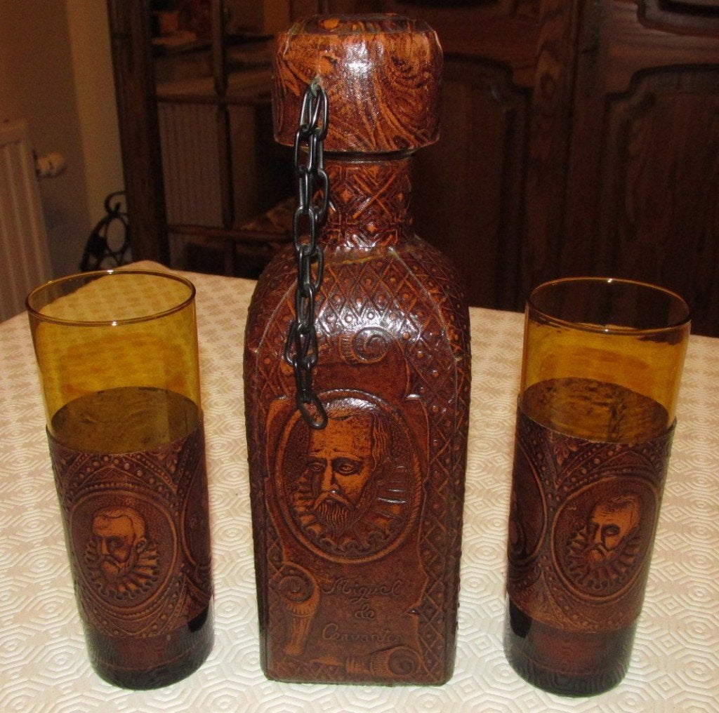 Carafe whisky + 2 verres colorés garnitures en cuir, Enlèvement, Comme neuf, Autres types