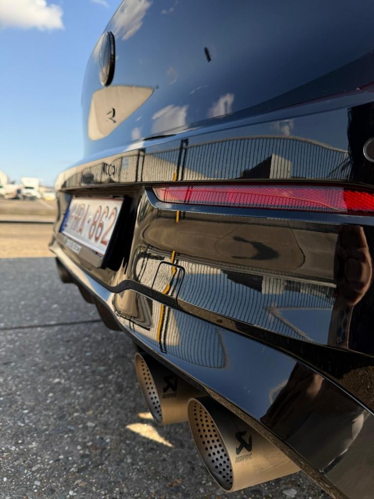 Volkswagen Golf 8 R Performance – Zwart – Akrapovič – Pano