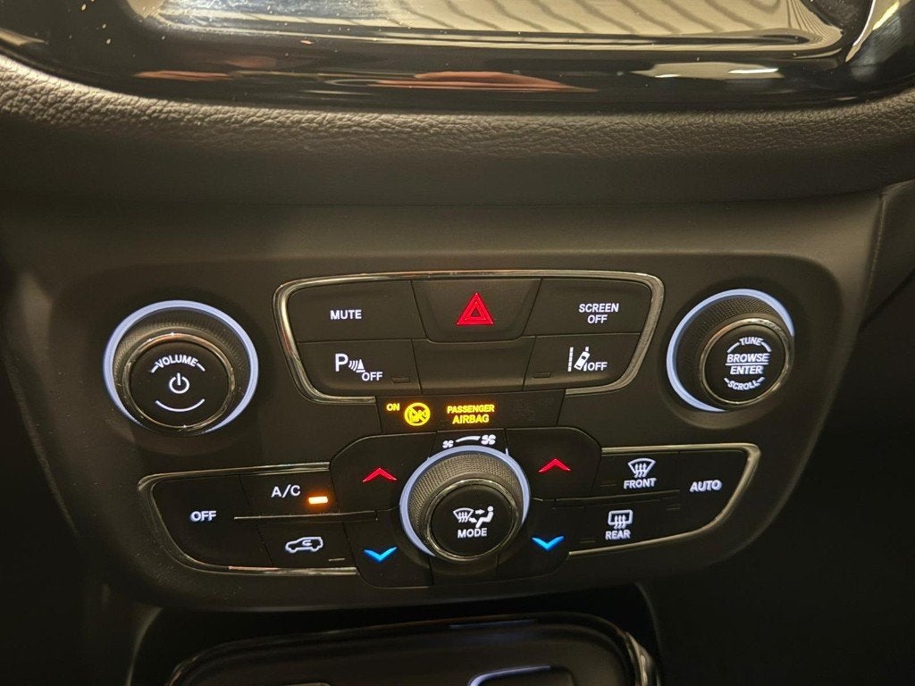 Jeep Compass NIGHT EAGLE 1.4i Benzine 103kW Euro 6d-TEMP, Euro 6, Bedrijf, Handgeschakeld, 5 deurs