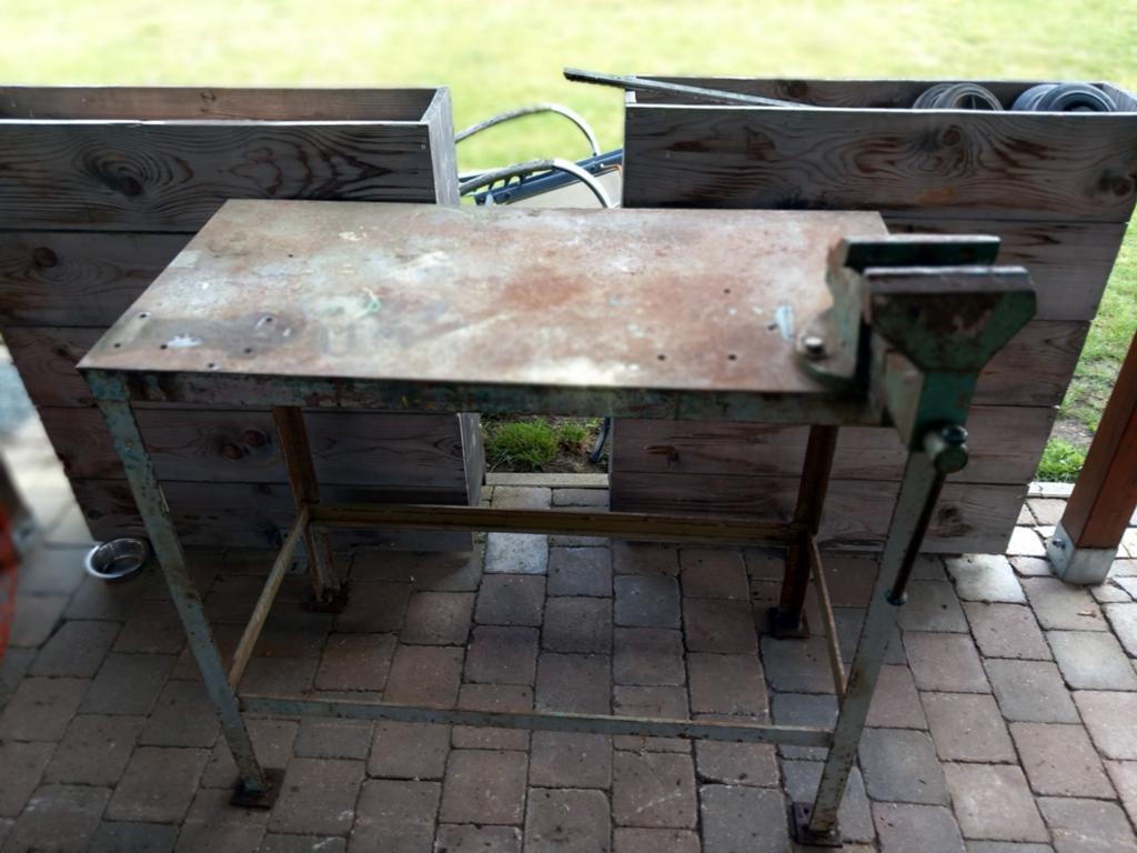 Werkbank met bankschroef. 0479750413, Doe-het-zelf en Bouw, Ophalen, Bankschroef