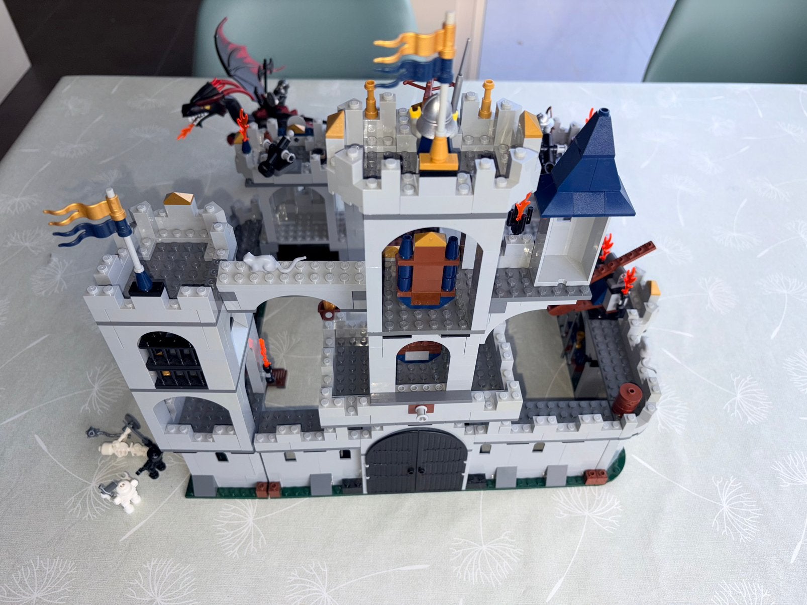 Lego 7094 King's Castle Siege met draak, Lego, Ophalen of Verzenden, Zo goed als nieuw, Inclusief minifiguren