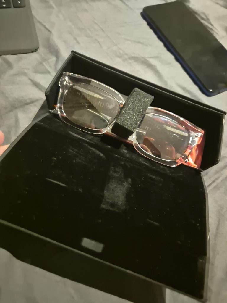 Te koop: Hugo Boss Zonnebril — Nieuw, nooit gedragen., Ophalen of Verzenden, Wit, Zonnebril