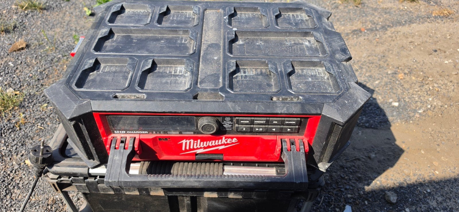 Milwaukee radio dab m18 charger, Bricolage & Construction, Outillage | Autres Machines, Enlèvement