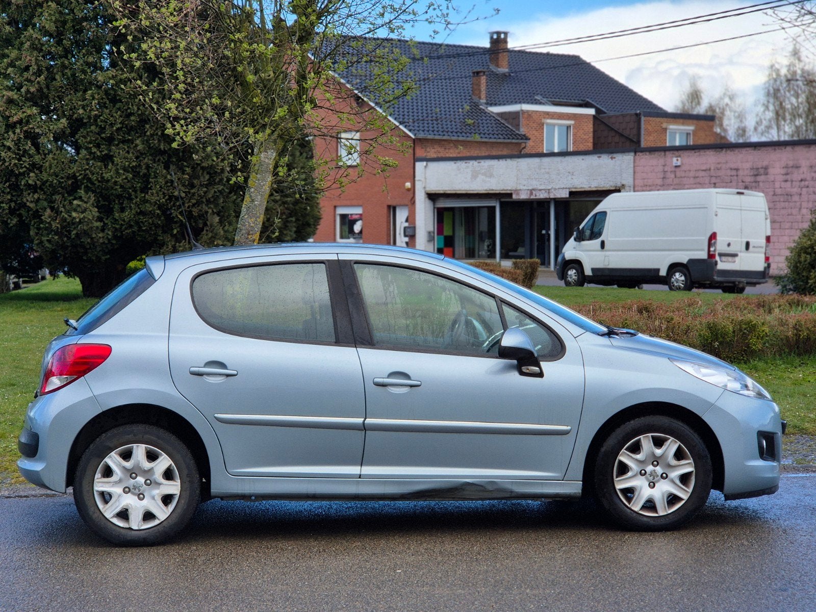 Peugeot 207 14eS 2011 145000km clima 2400€, Auto's, Peugeot, Euro 5, Particulier, Centrale vergrendeling, 70 kW