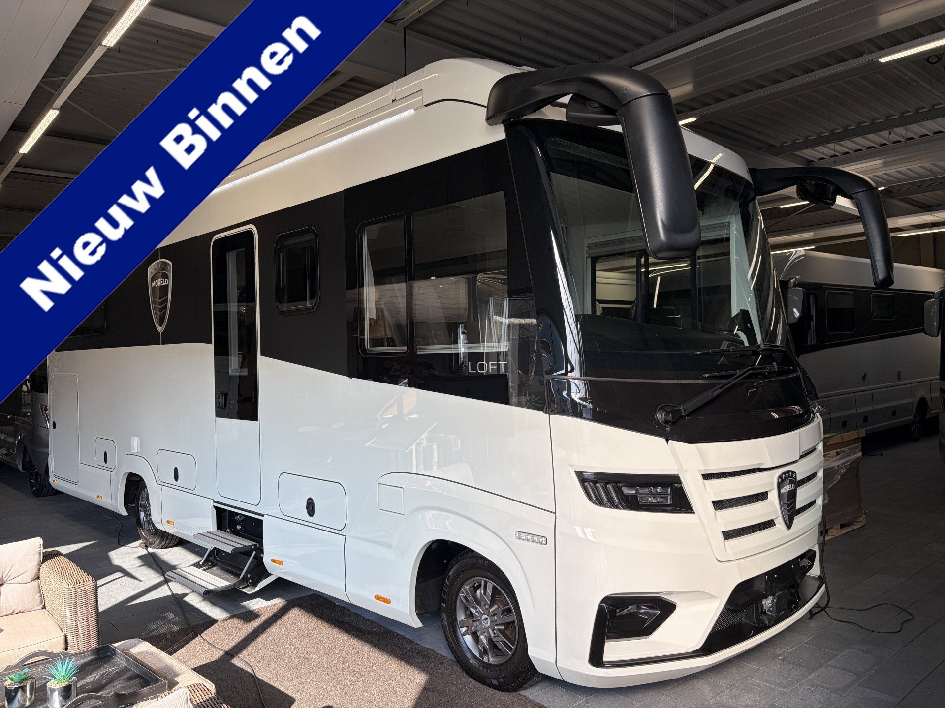 Morelo LOFT 82M 207pk Aut Queensbed Hefbed Luchtvering 8,3m, Caravans en Kamperen, Galliersweg 39
5349AT  OSS, NL, Diesel, 8 tot 9 meter