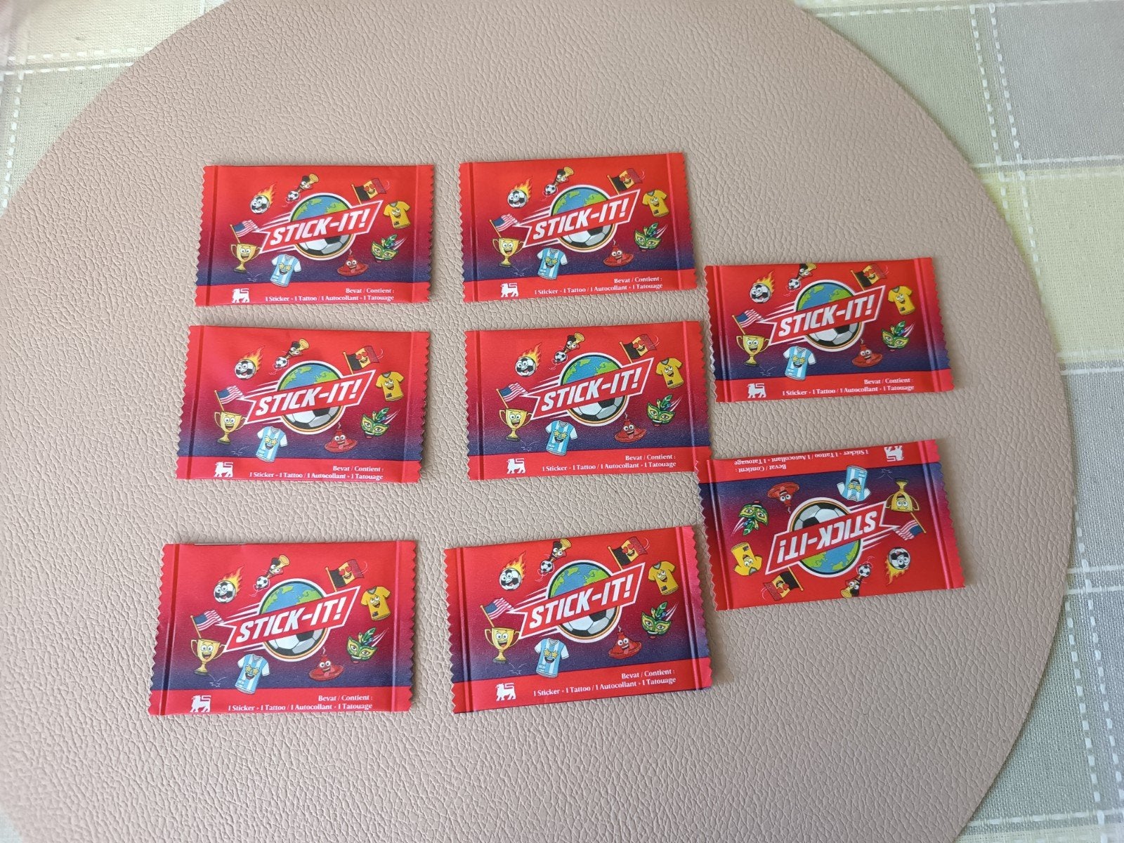 8 pakjes stickers Delhaize stick - it, Verzamelen, Ophalen of Verzenden