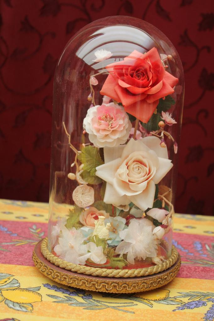 kleine globe met bloemen, Enlèvement