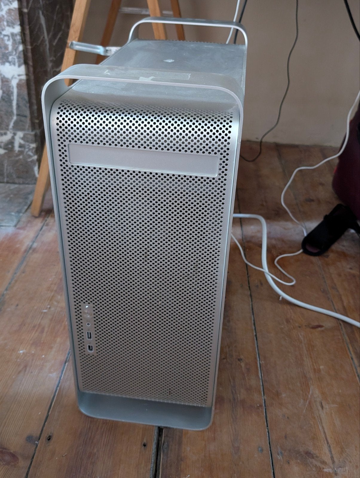 Apple Macintosh G5
quadruple cœur 4 x 2,5 Ghz we Power PC G5, Power PC G5 x 4, 256 GB, HDD, Moins de 4 GB