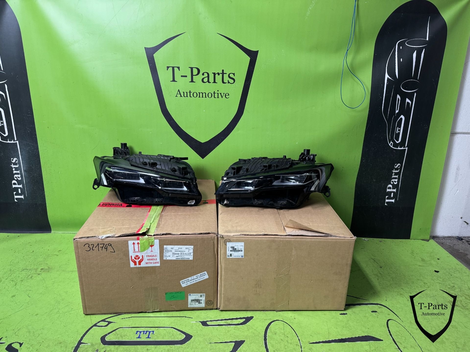peugeot 308 links rechts koplamp lamp 9859661880 9859662180, Taurusavenue 1
2132 LS  Hoofddorp, NL, Gebruikt, Contact.group@renault.com