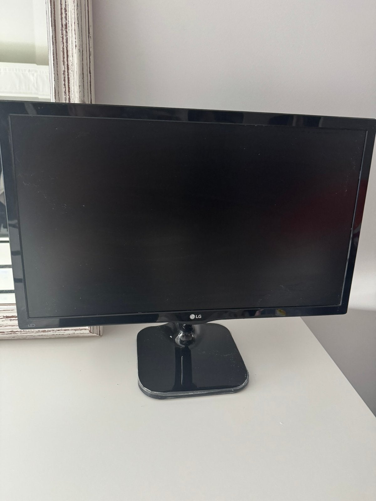 Scherm pc LG 24inch, Ophalen of Verzenden, Zo goed als nieuw, HDMI