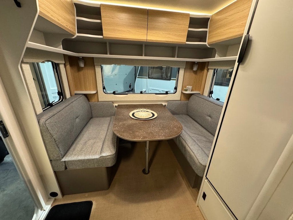 Vente de stock du Bürstner B66 490 TL, Caravanes & Camping, Caravanes, Jusqu'à 4, 6 à 7 mètres, Entreprise, Coin salon convertible