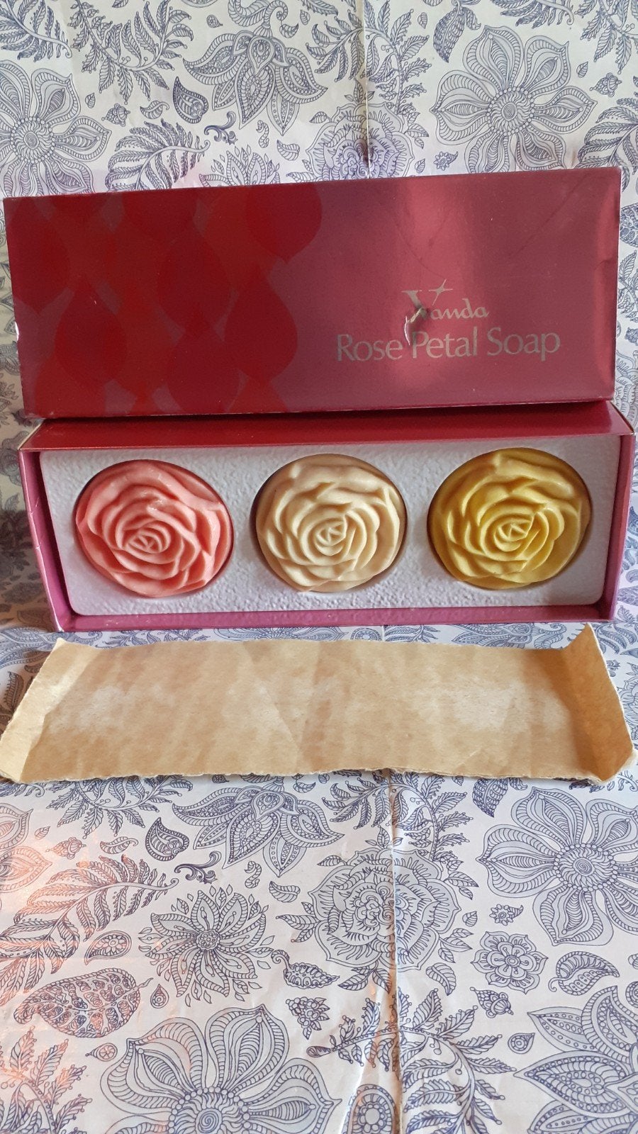 coffret vintage 3 savons vanda rose petal soap, Ophalen of Verzenden, Zo goed als nieuw, Overige typen