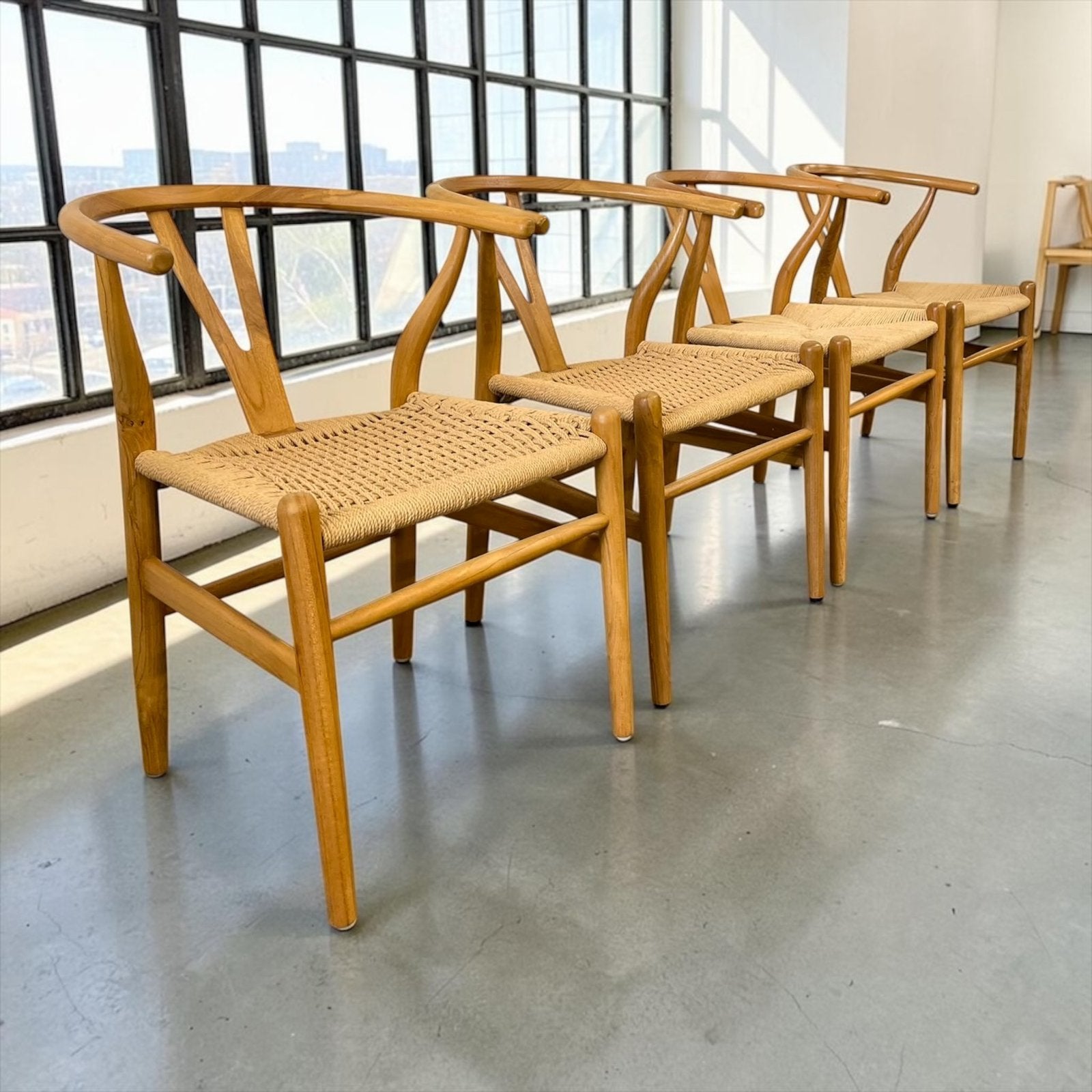 Ensemble de 4 chaises Scandi en bois massif, Antiquités & Art, Enlèvement