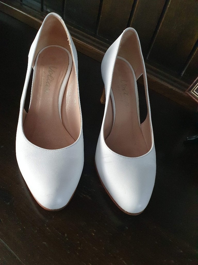 Witte schoenen merk Voltan maat 36, Enlèvement ou Envoi, Voltan, Comme neuf, Blanc