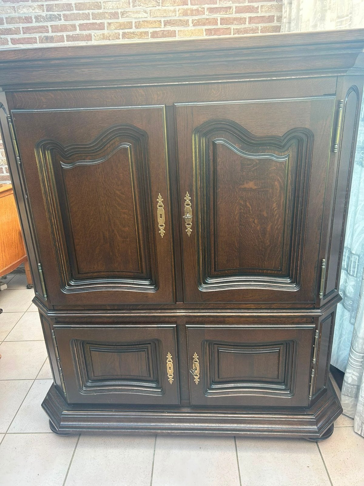 Eiken kast, Ophalen